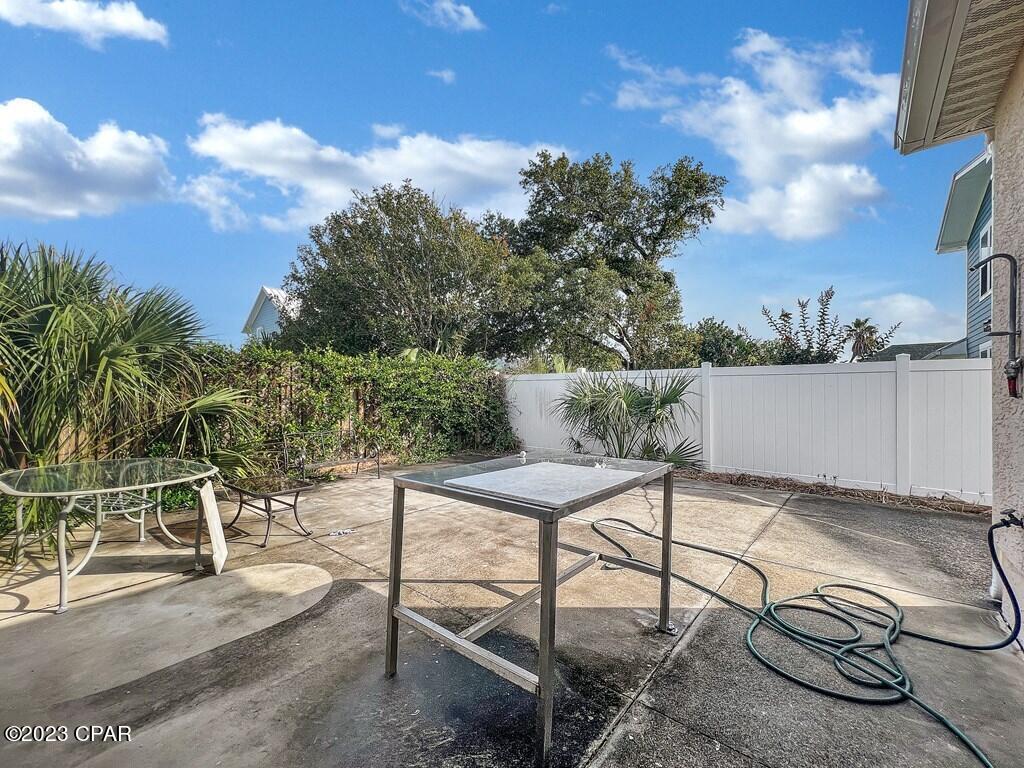 713 Gulf Aire Drive