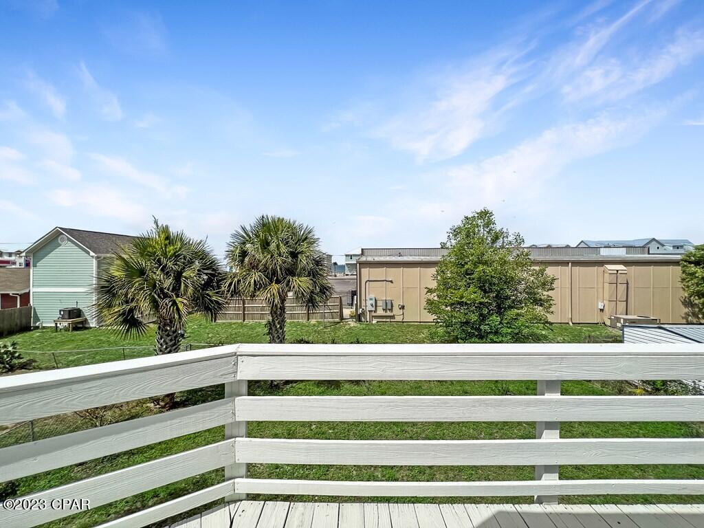 8211 Pelican Walk Lane