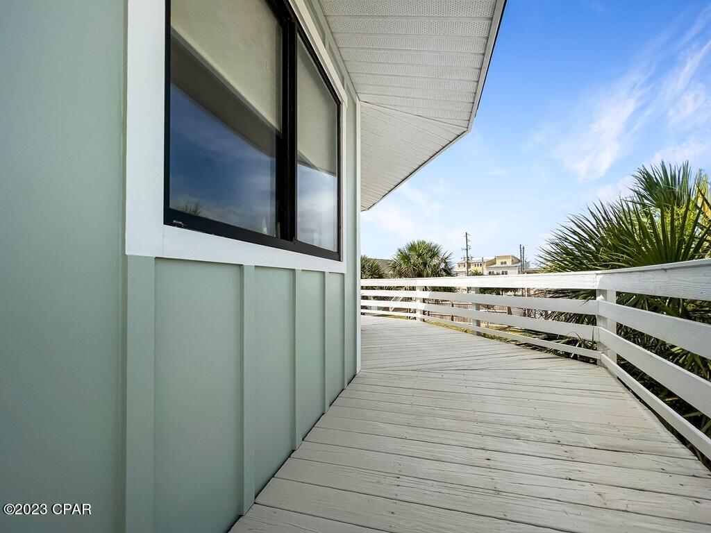 8211 Pelican Walk Lane