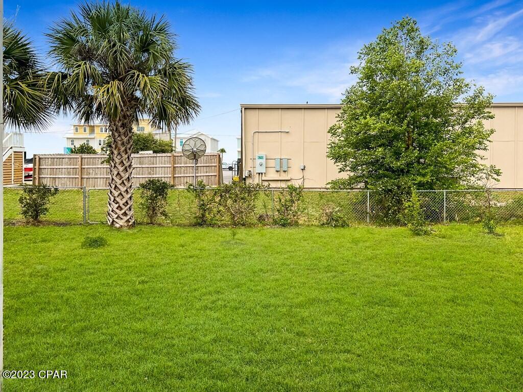 8211 Pelican Walk Lane