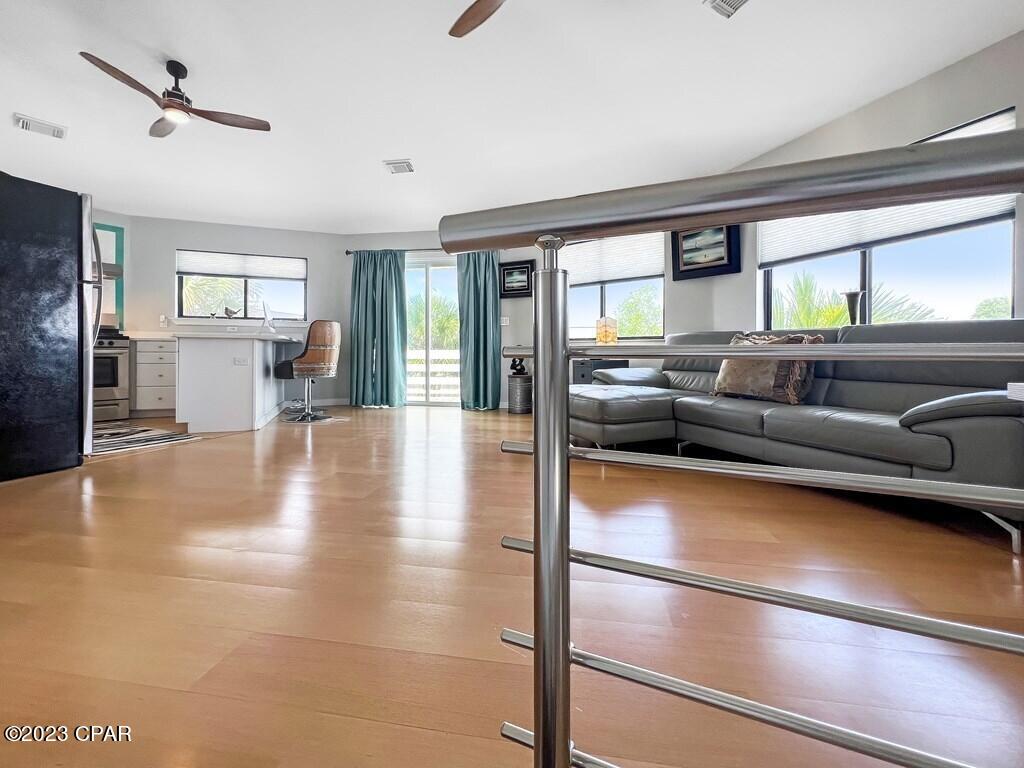 8211 Pelican Walk Lane