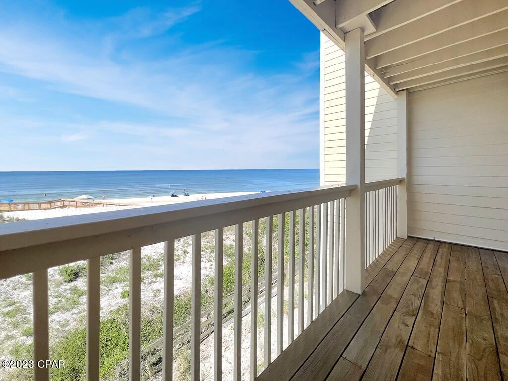 656 Seacliffs Drive