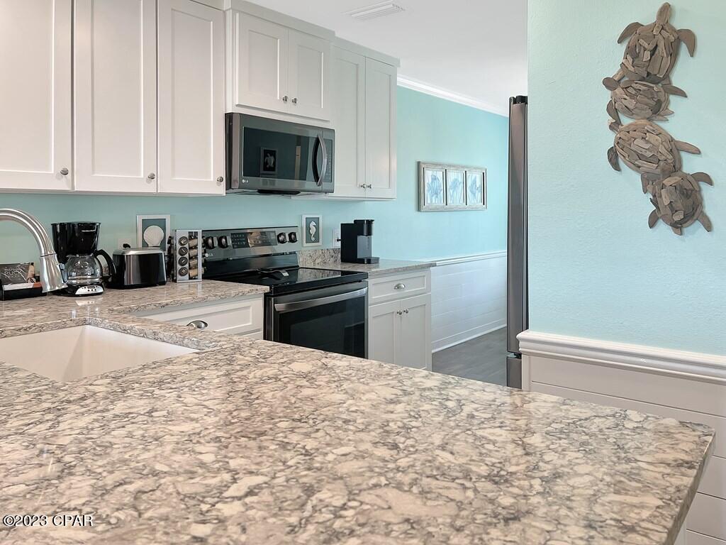 656 Seacliffs Drive