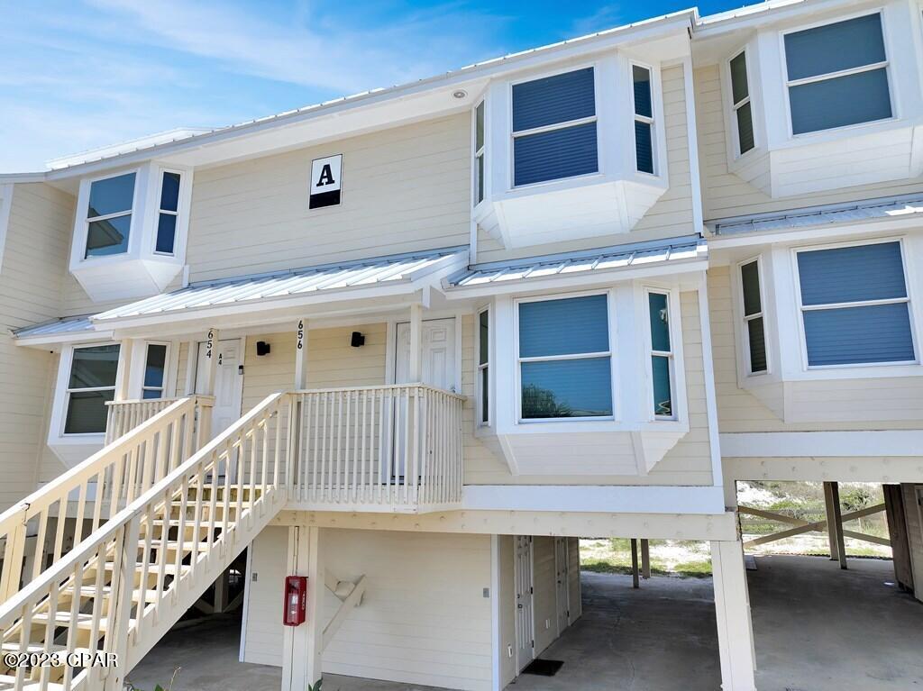 656 Seacliffs Drive