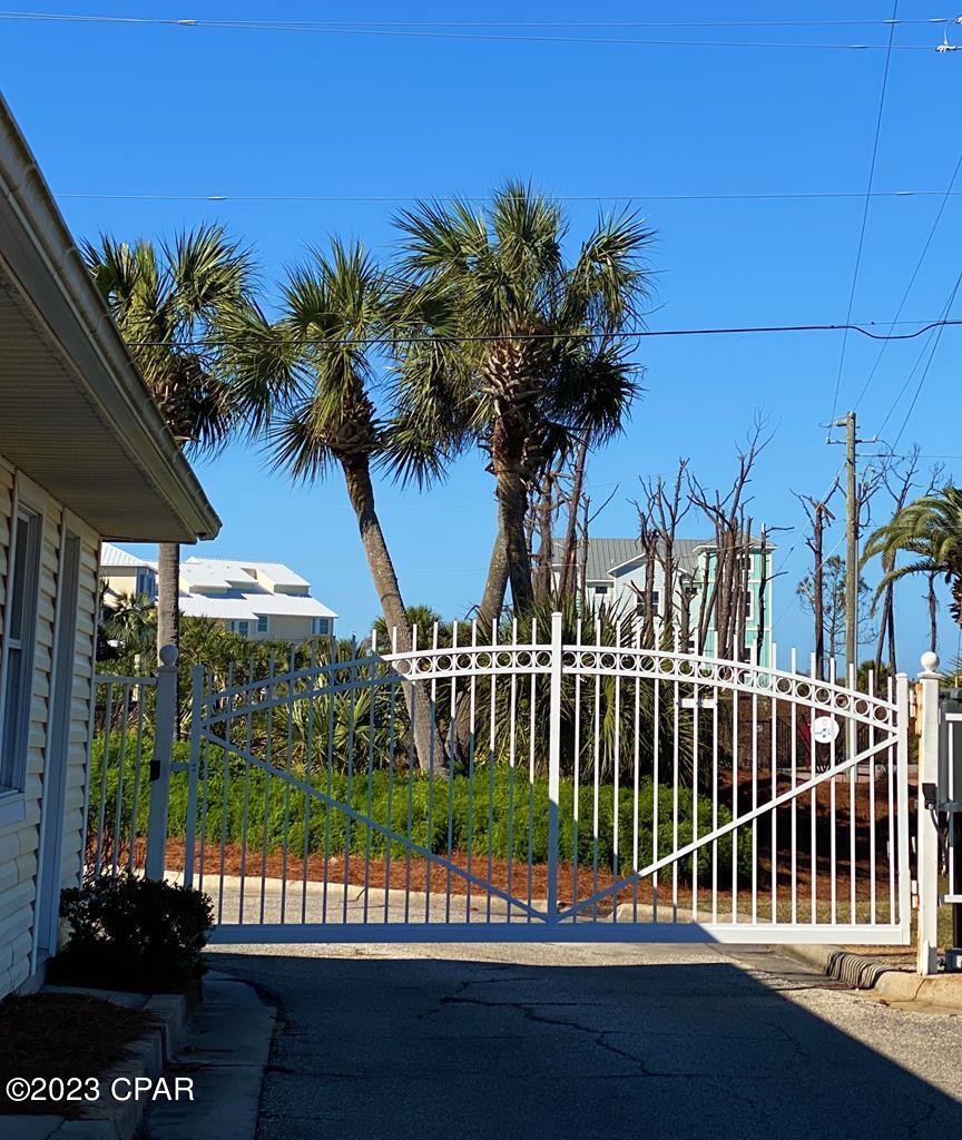 656 Seacliffs Drive
