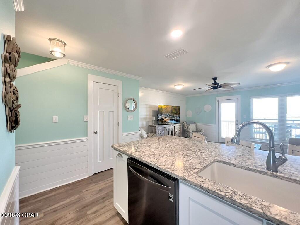 656 Seacliffs Drive