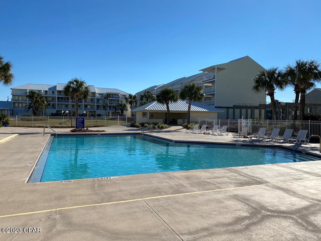 656 Seacliffs Drive