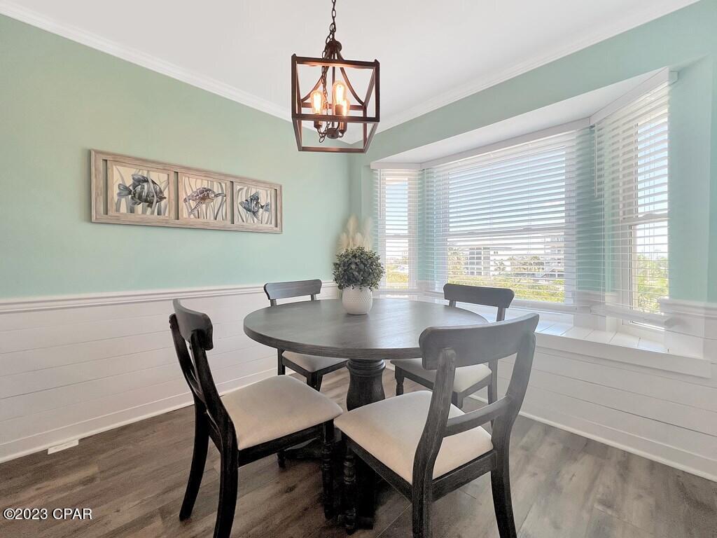656 Seacliffs Drive