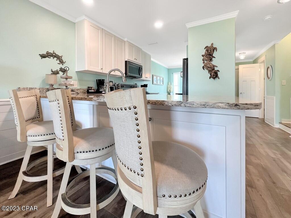 656 Seacliffs Drive