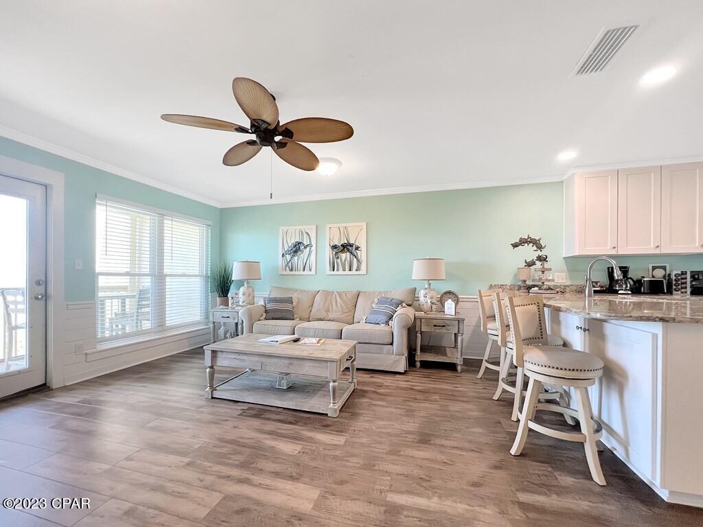 656 Seacliffs Drive
