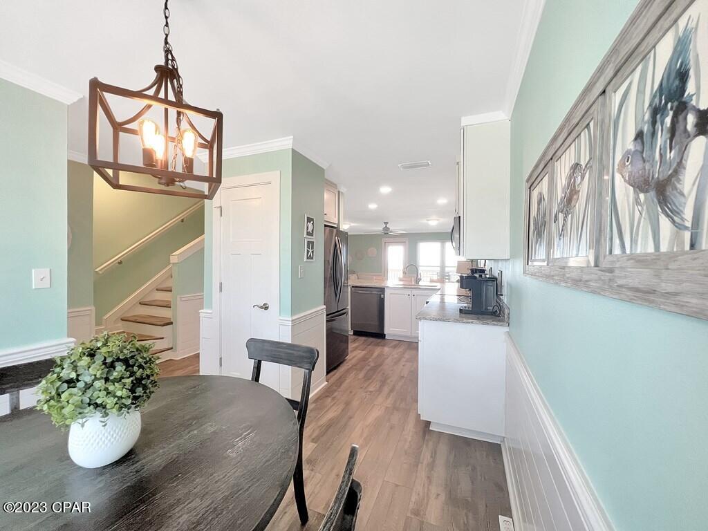 656 Seacliffs Drive