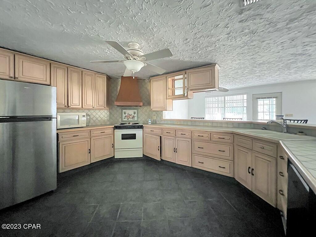 222 N Squirrel Avenue