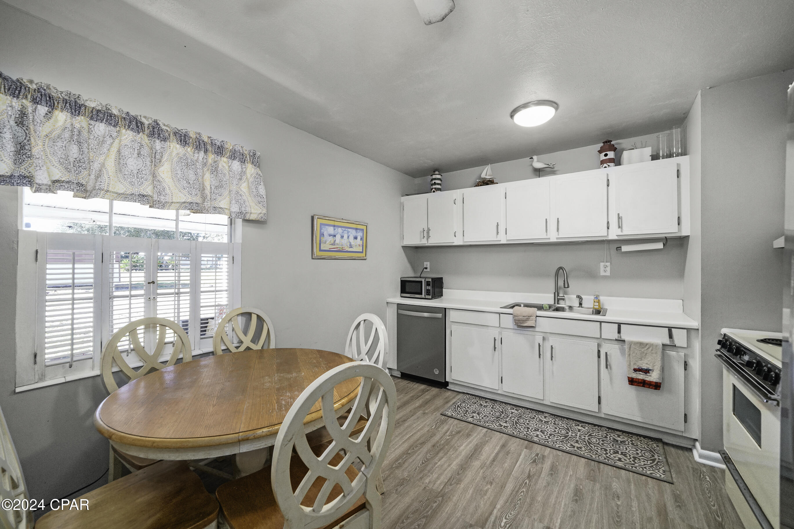 61 Oak Avenue