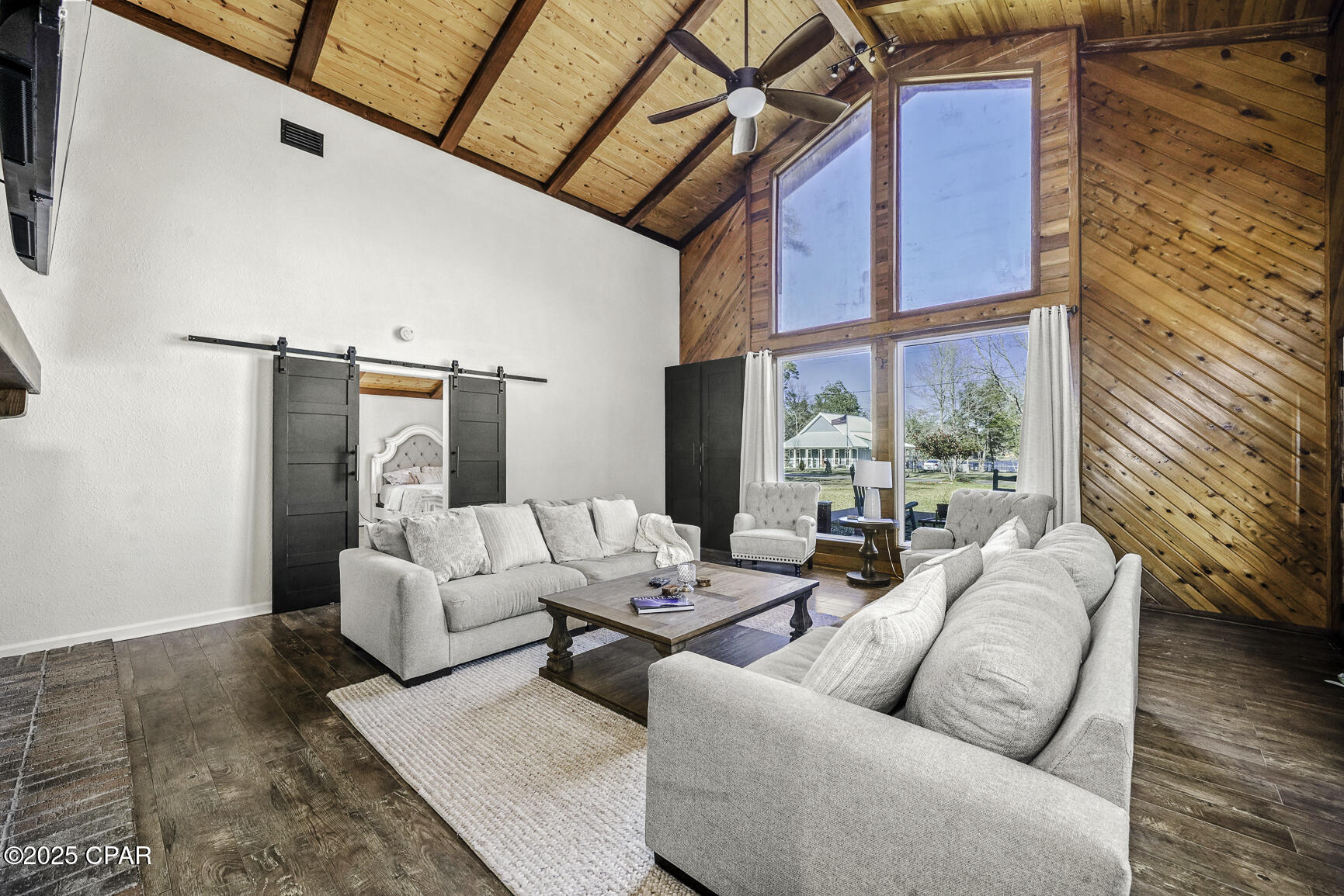 377 W Lakeview Drive