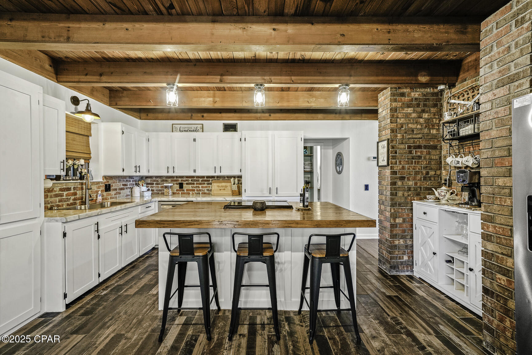 377 W Lakeview Drive