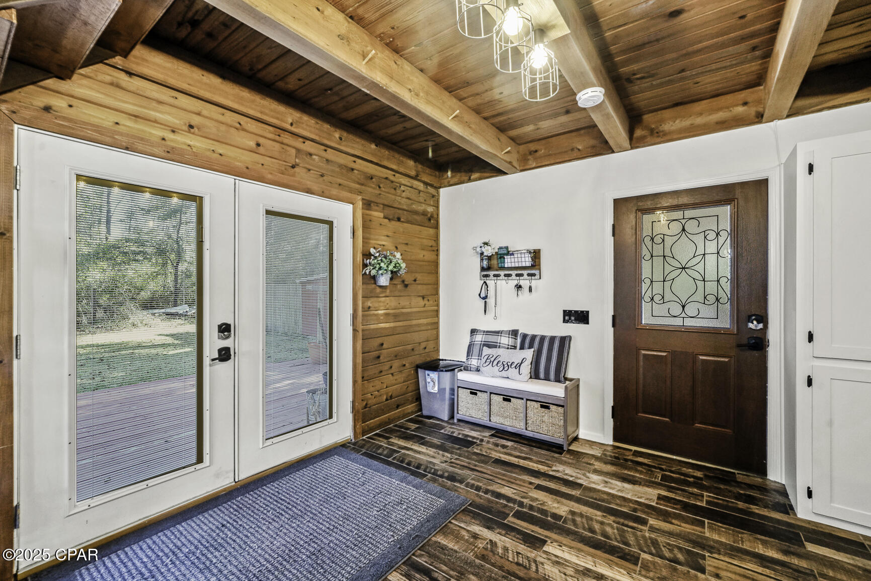 377 W Lakeview Drive