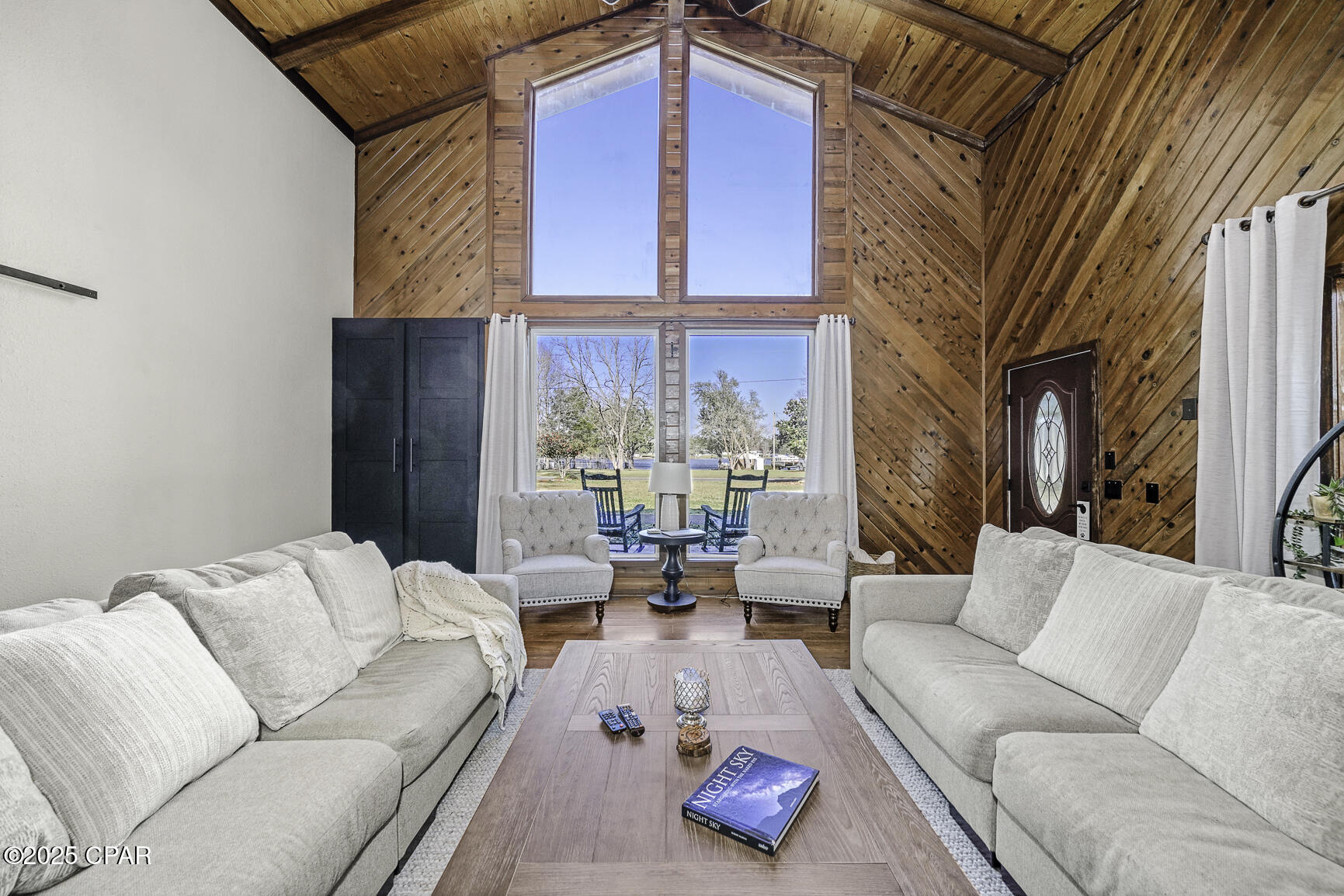 377 W Lakeview Drive