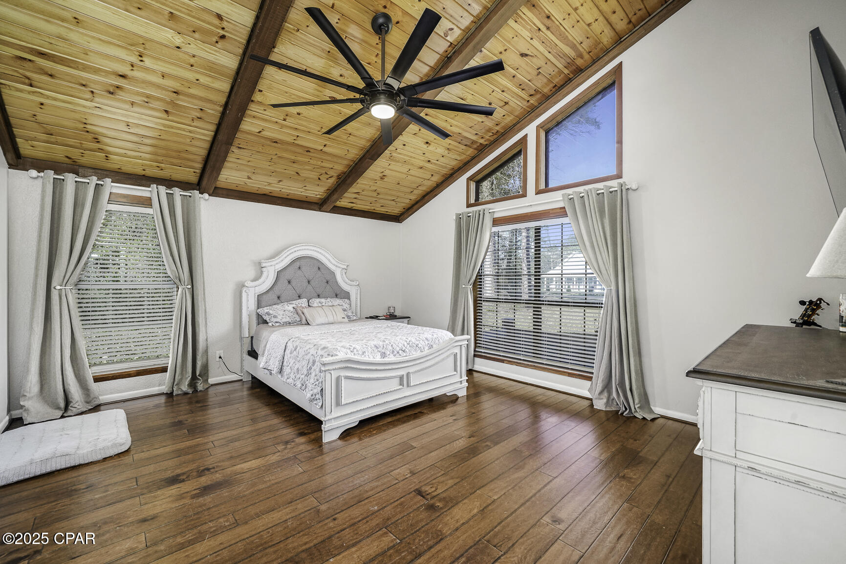 377 W Lakeview Drive