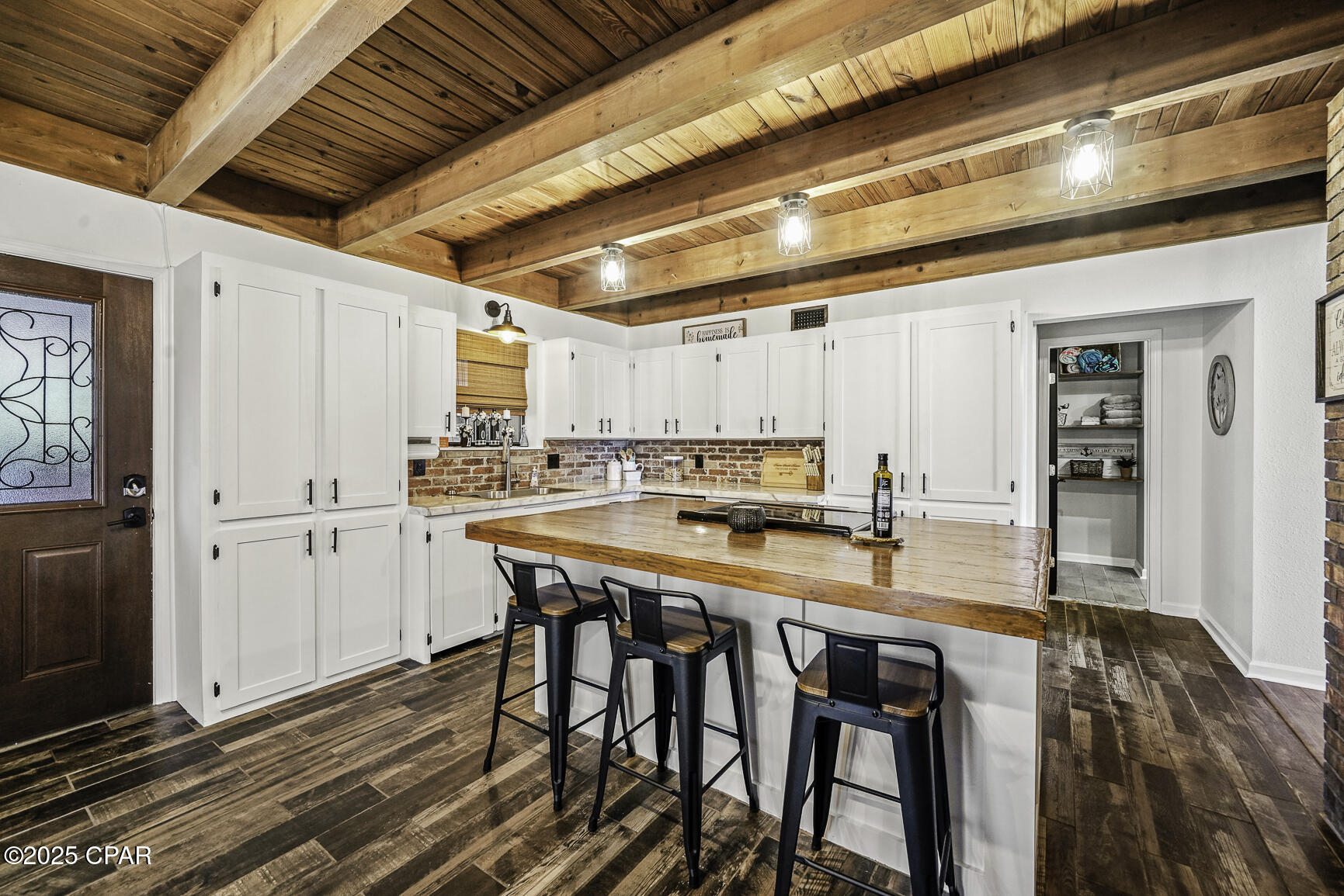 377 W Lakeview Drive