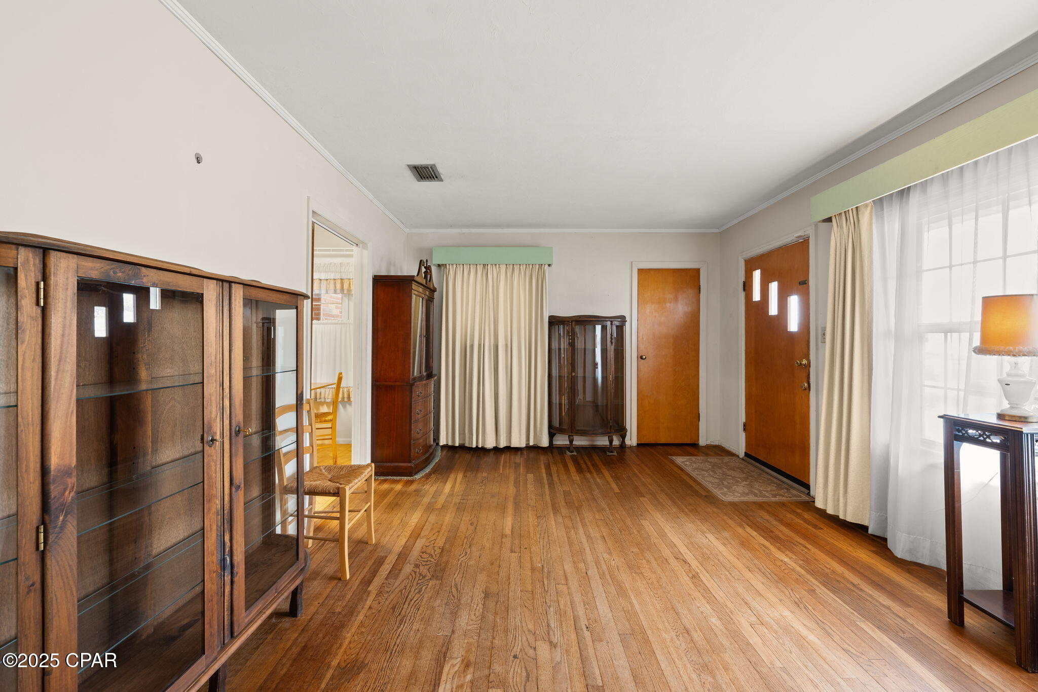 313 N Macarthur Avenue