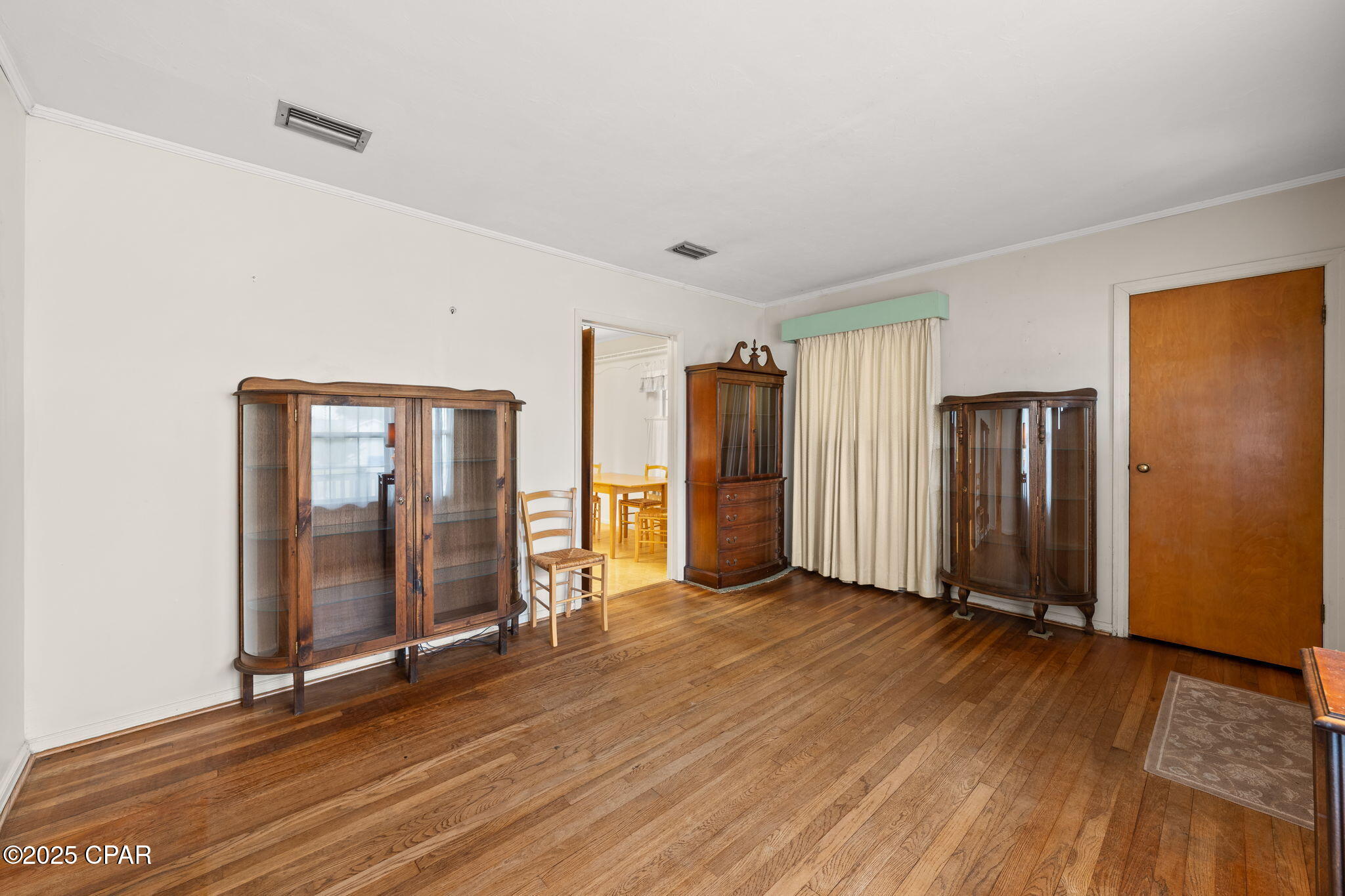 313 N Macarthur Avenue