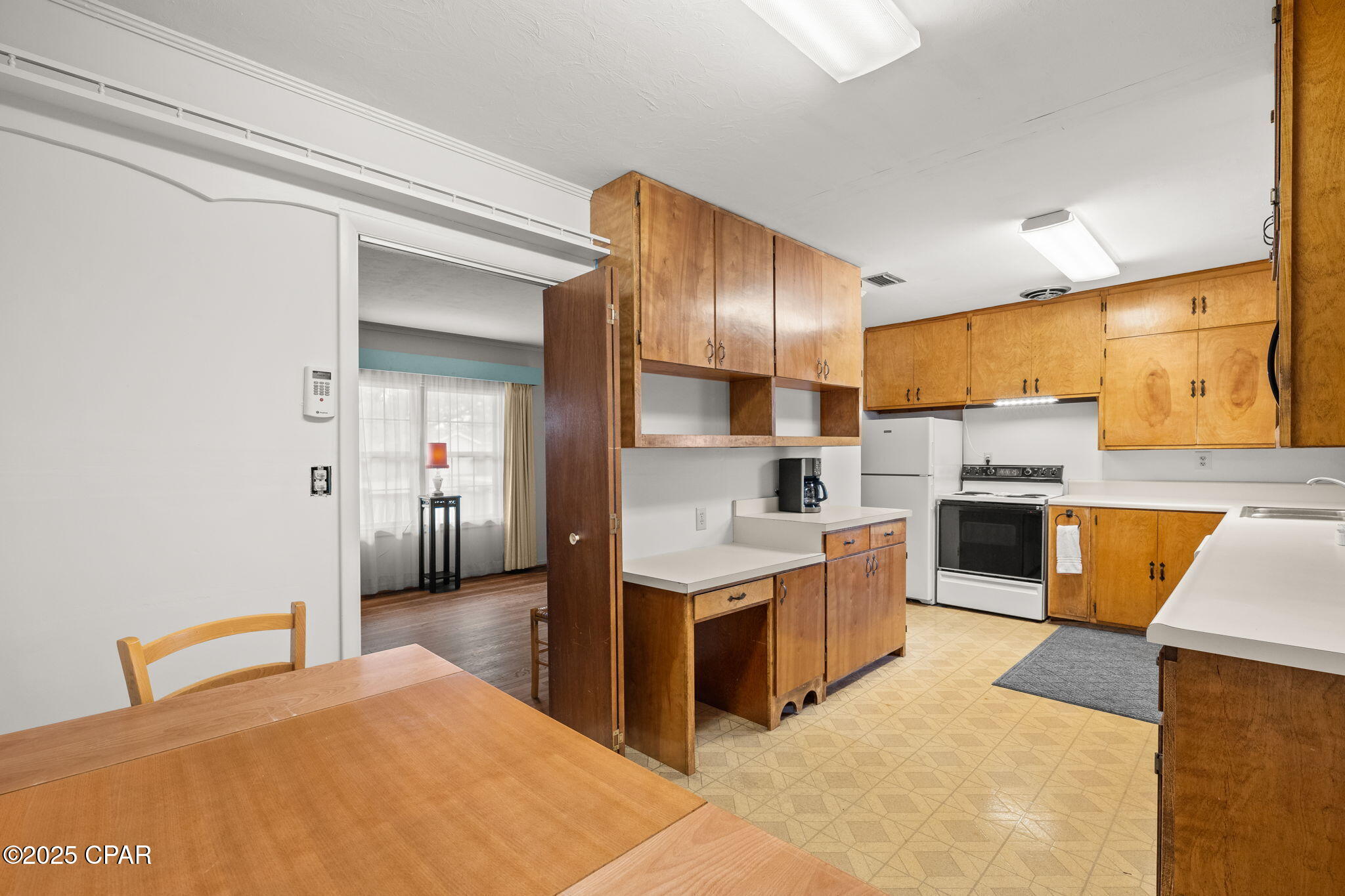 313 N Macarthur Avenue