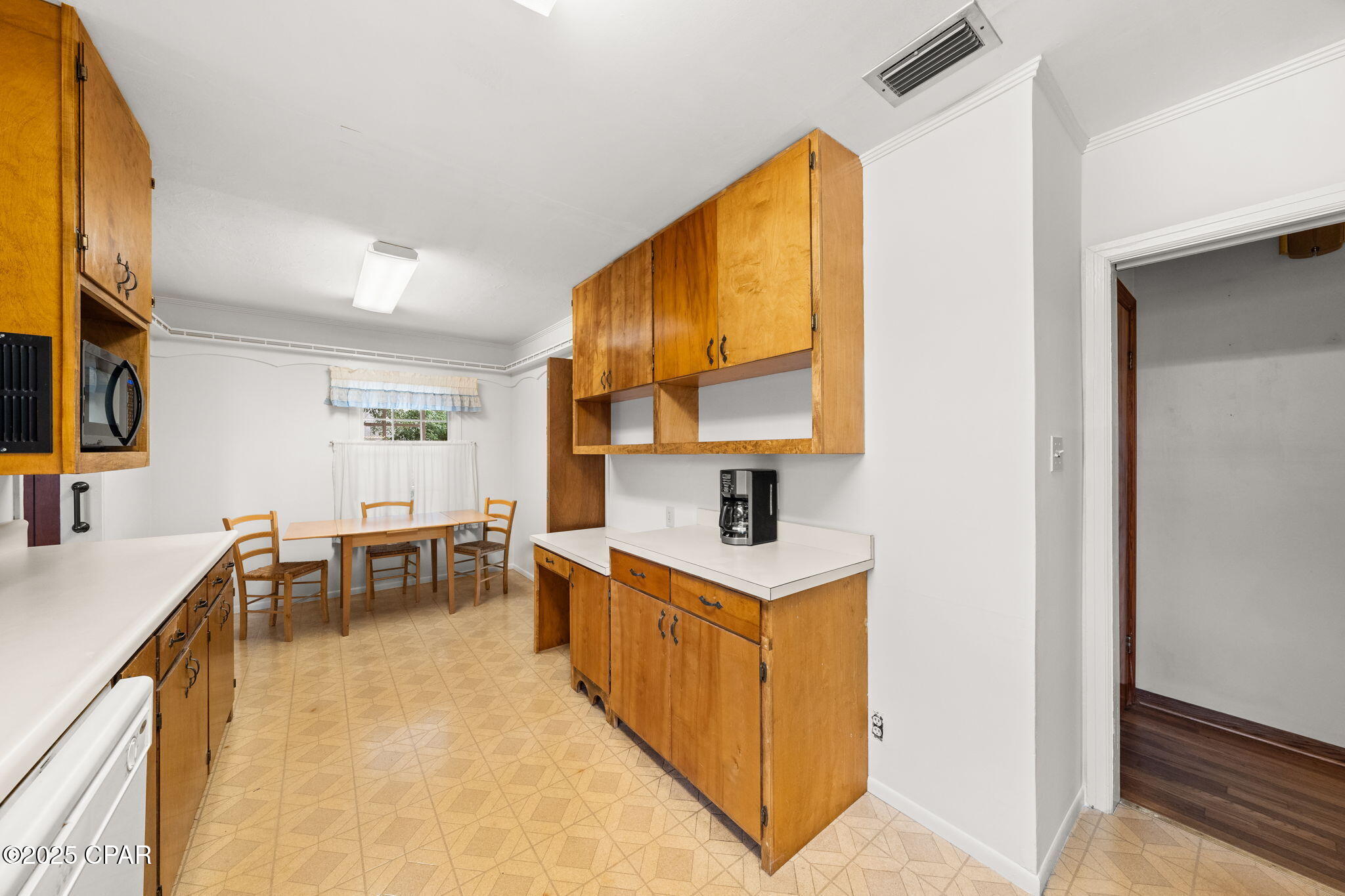 313 N Macarthur Avenue