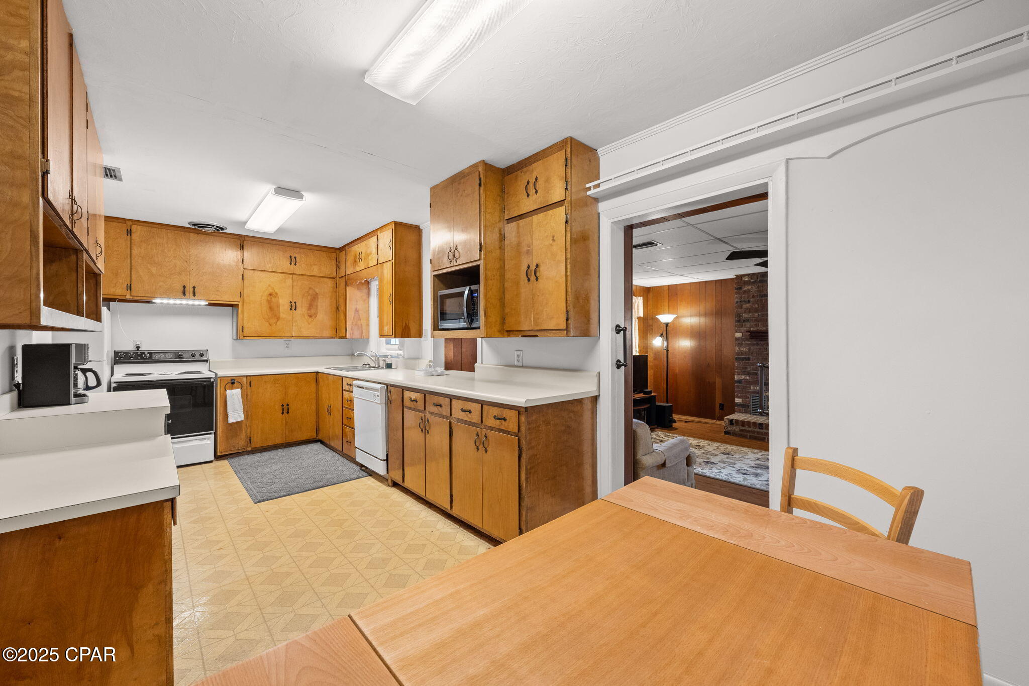 313 N Macarthur Avenue
