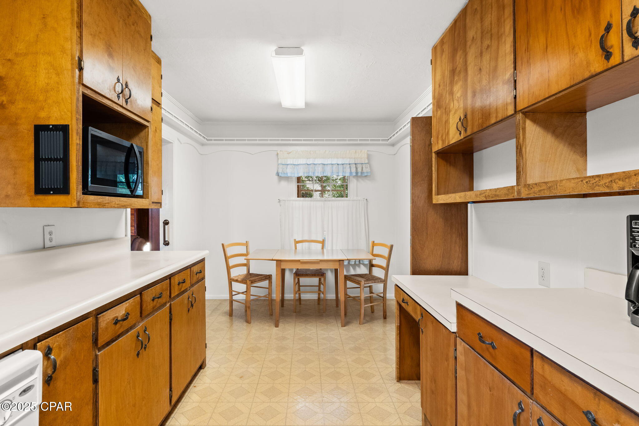313 N Macarthur Avenue