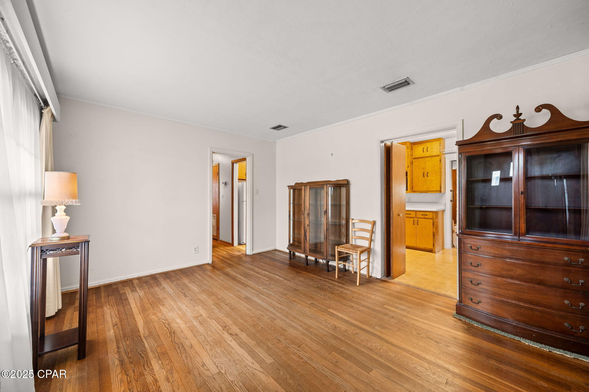 313 N Macarthur Avenue