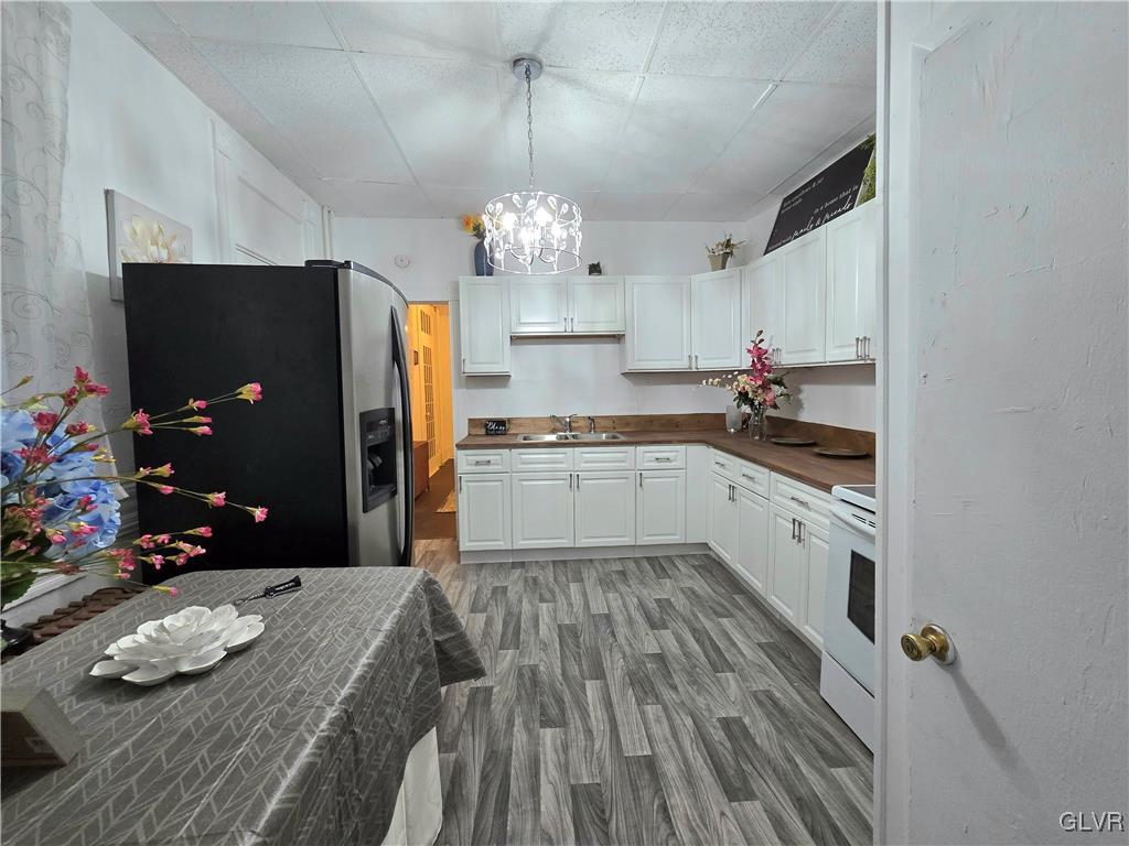 9 North White Street