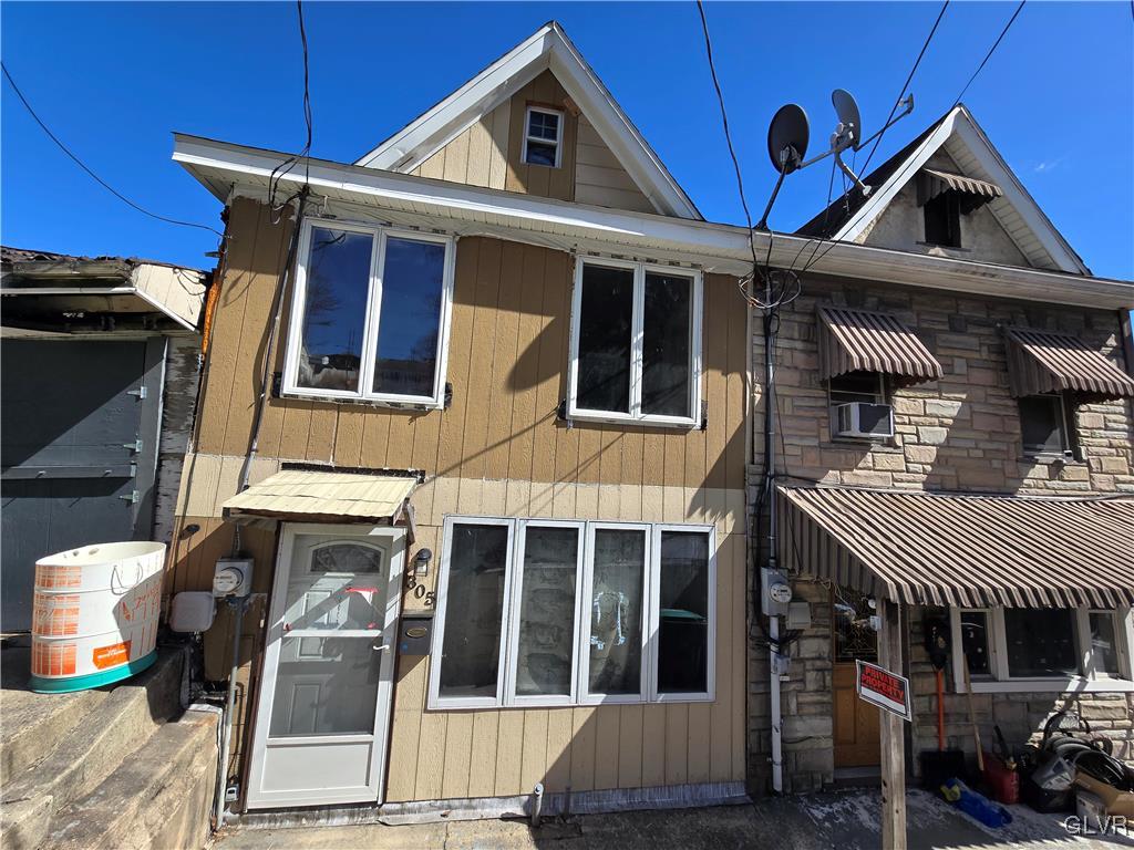 305 Washington Street