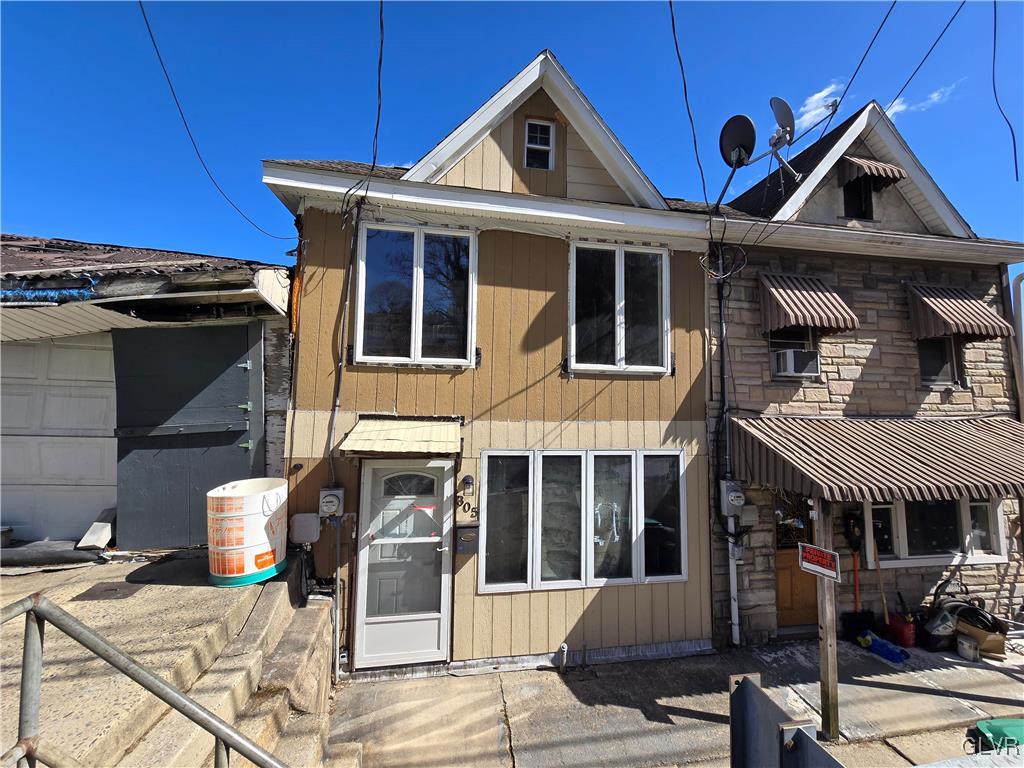 305 Washington Street