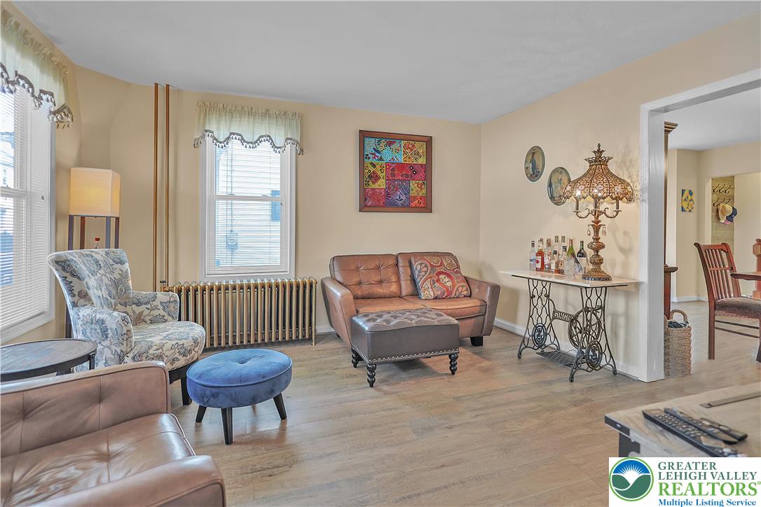 431 Center Avenue
