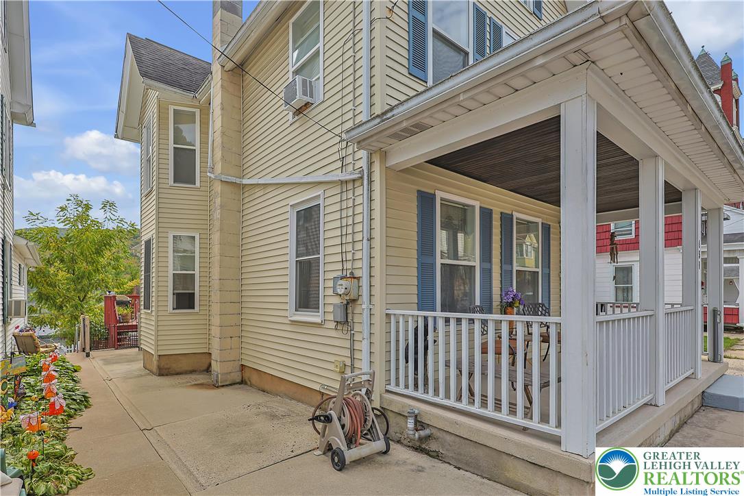 431 Center Avenue