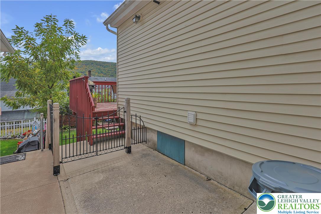 431 Center Avenue