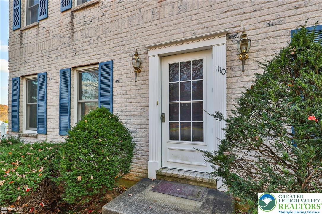 1110 Greenbriar Lane
