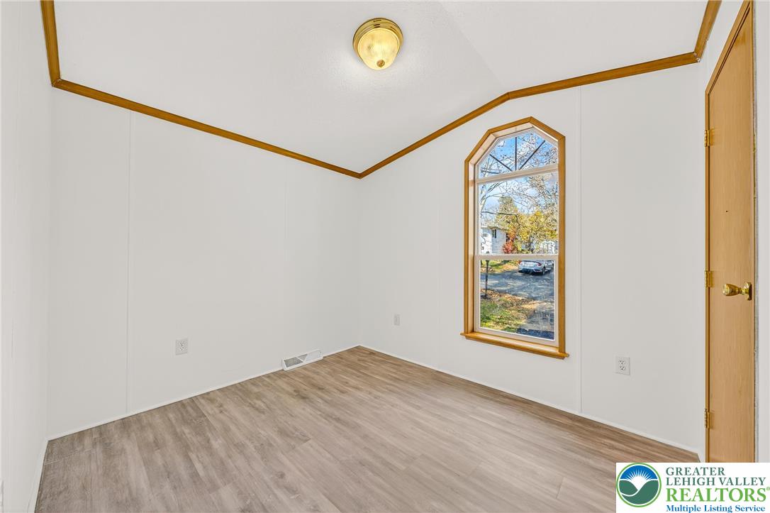 5 Woodview Court