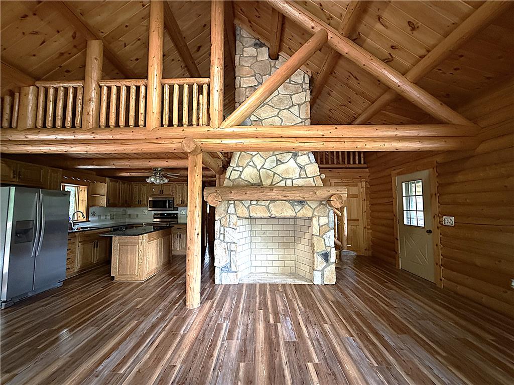 4322 Wood Drive