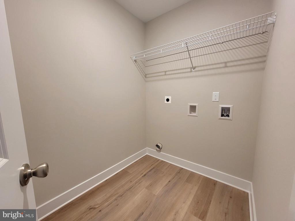 23 SATIN WAY
