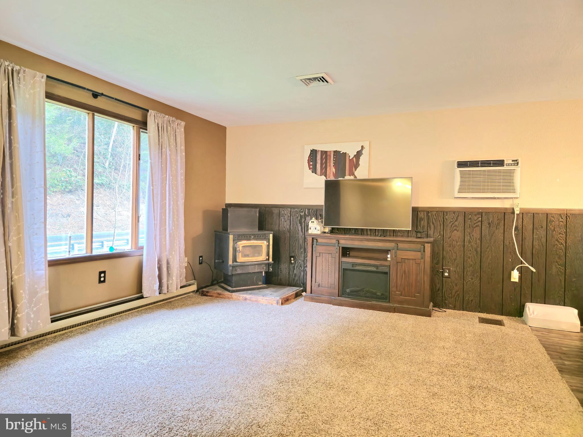 2580 SPRUCE HOLLOW ROAD