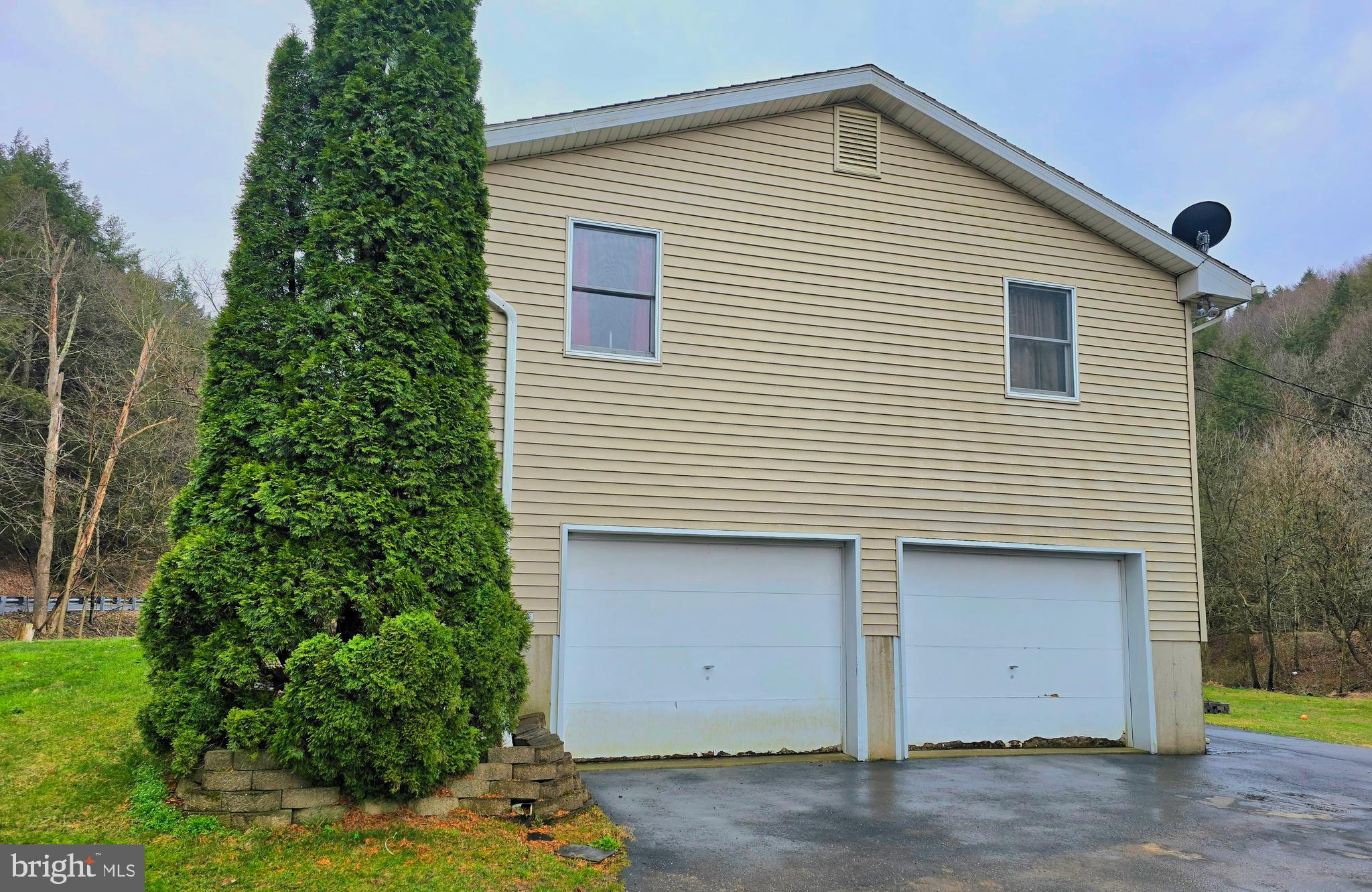 2580 SPRUCE HOLLOW ROAD