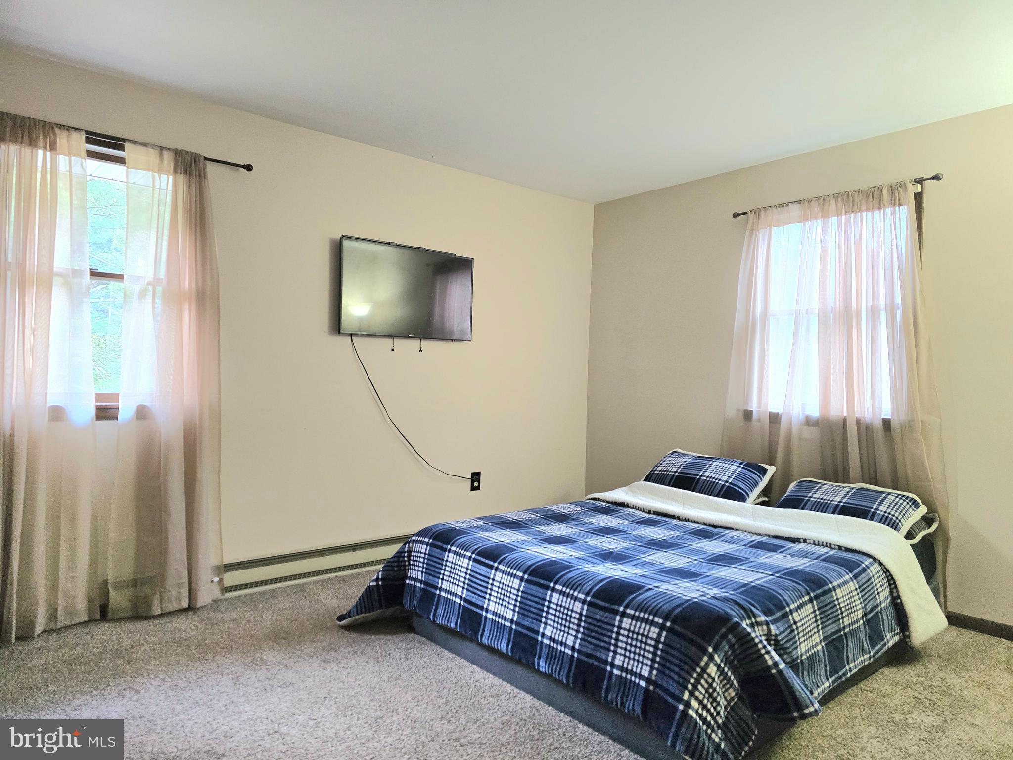 2580 SPRUCE HOLLOW ROAD