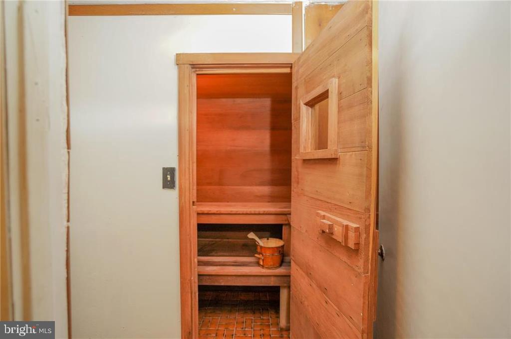 333 E ABBOTT STREET 335