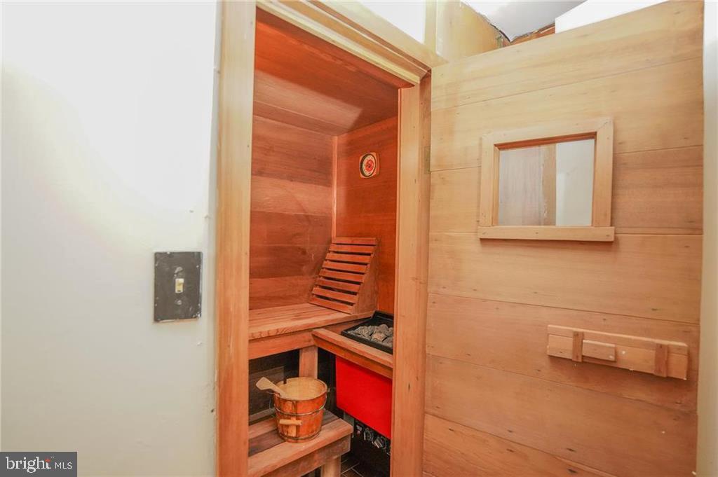 333 E ABBOTT STREET 335