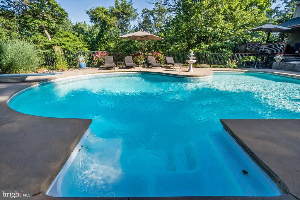 50 RIDGEVIEW DRIVE
