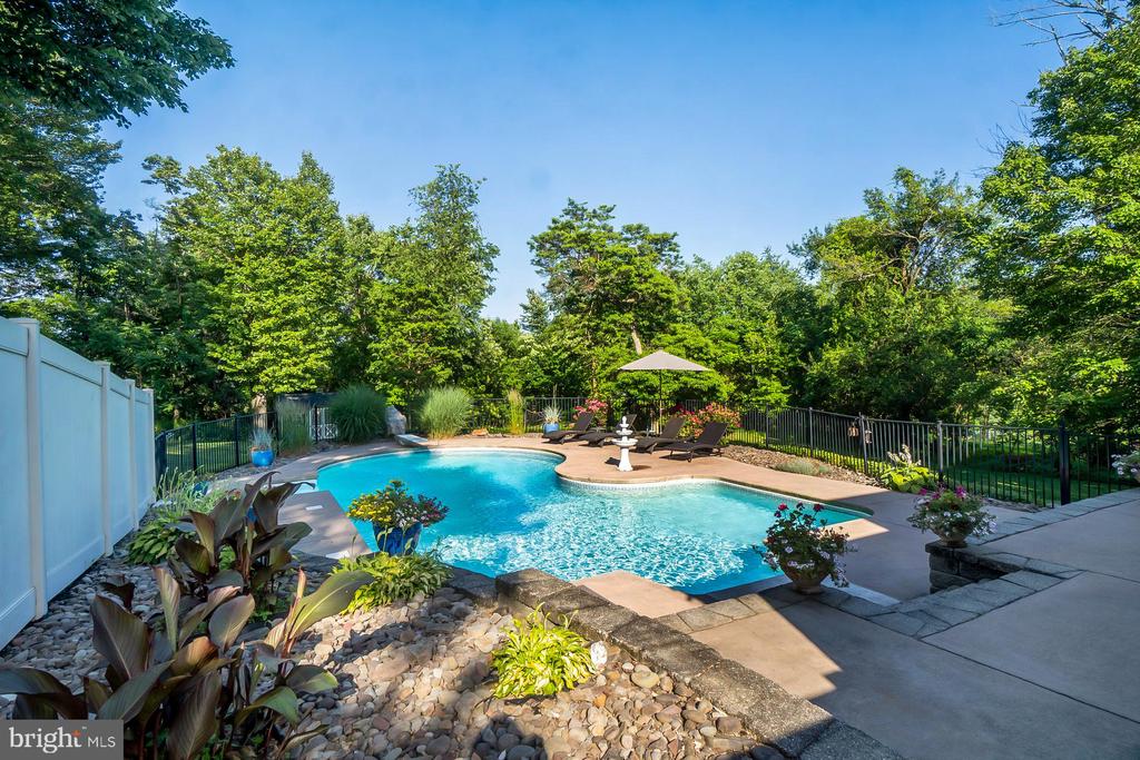 50 RIDGEVIEW DRIVE