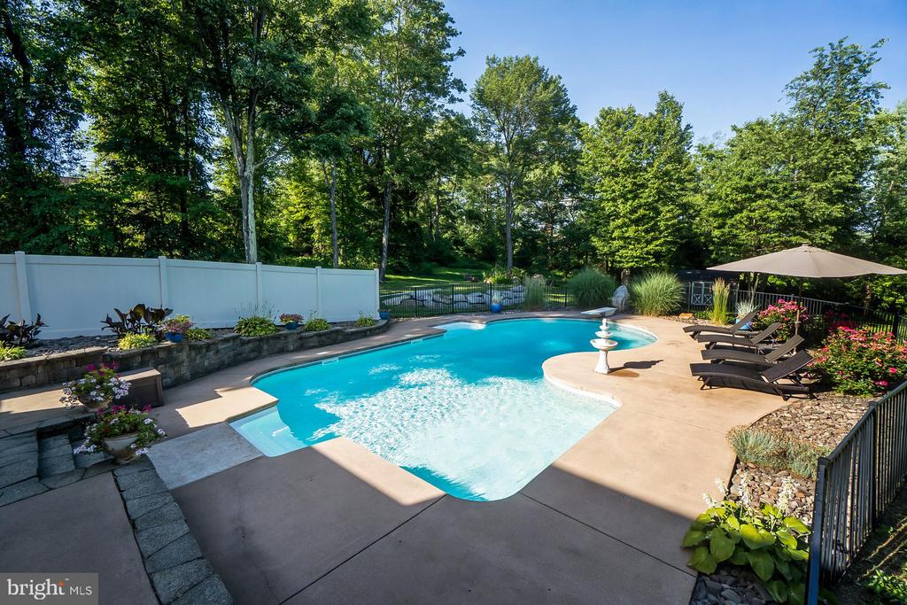 50 RIDGEVIEW DRIVE