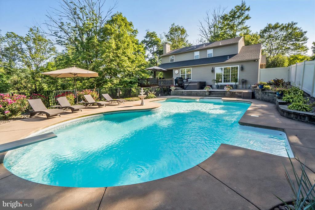 50 RIDGEVIEW DRIVE