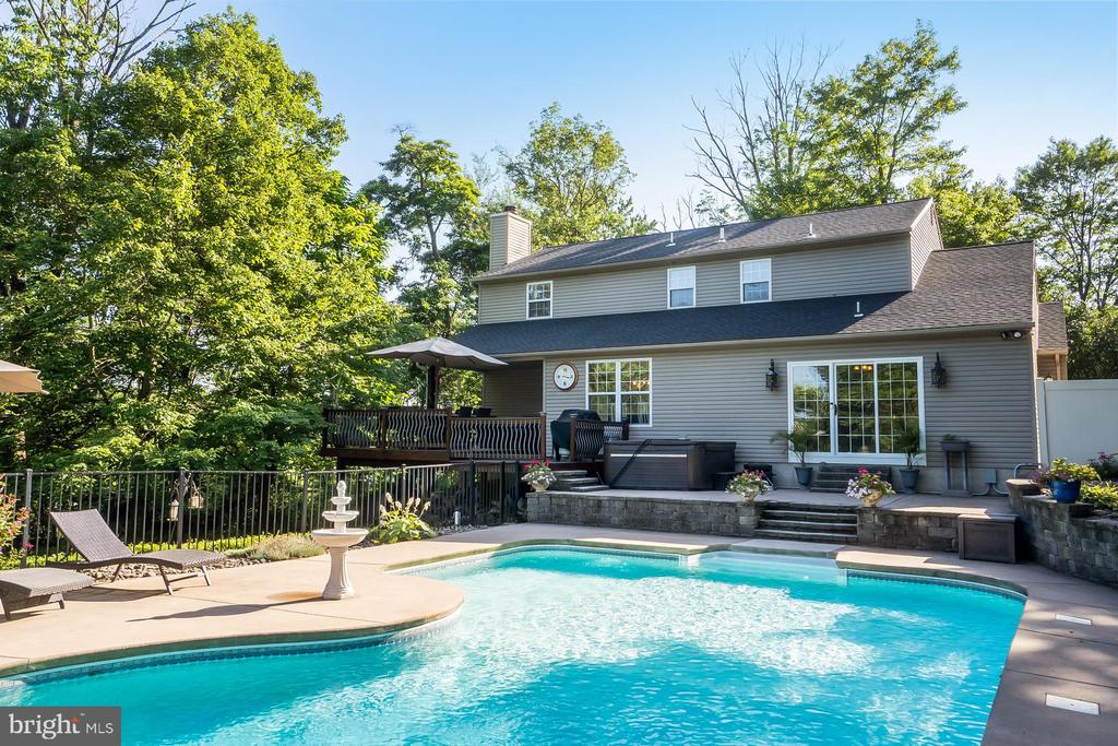 50 RIDGEVIEW DRIVE